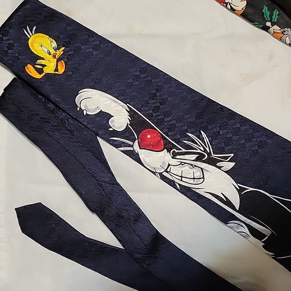 4 Loony Tunes Silk Ties - 1 set - Picture 2 of 6